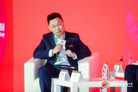 2024 ESG全球领导者大会|黄勃主持“灯塔工厂:智能‘智造’打造可持续车间”对话
