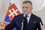 斯洛伐克总理：明年不会增加军费开支