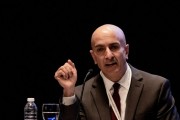 美联储官员Kashkari：关税推高通胀压力 降息门槛上升