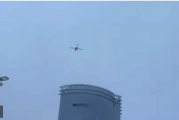 突发！俄罗斯民用基础设施遭无人机袭击，有住宅楼受损引发火灾，市内发布空袭警报，附近机场紧急关闭